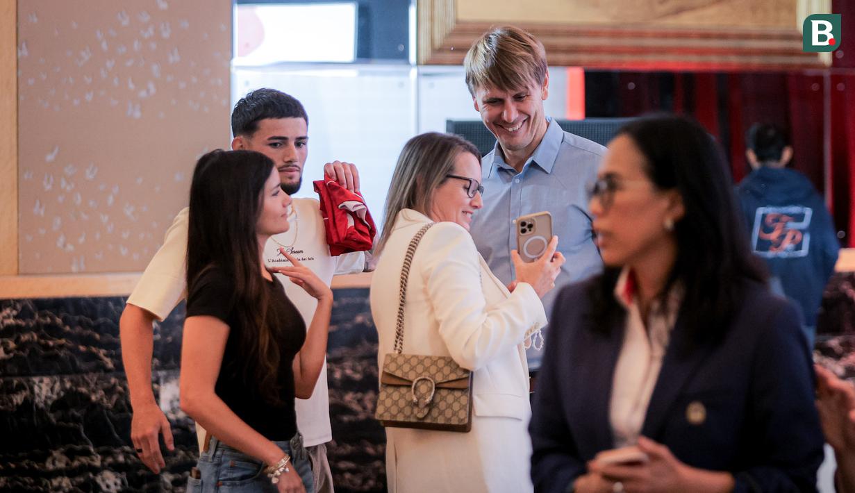 Menurut Herdman, memahami kultur sosial budaya di Indonesia akan sangat membantunya dalam menjalankan peran sebagai pelatih skuad Garuda. (Bola.com/Bagaskara Lazuardi)