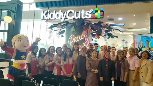 Kementerian Pembangunan Usahawan dan Koperasi Malaysia mengunjungi KiddyCuts Grand Indonesia.