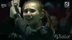 Wewey Wita mengalahkan atlet Vietnam Thi Them Tran pada final nomor 50-55 kg putri cabor pencak silat Asian Games 2018Wewey Wita mengalahkan atlet Vietnam Thi Them Tran pada final nomor 50-55 kg putri cabor pencak silat Asian Games 2018