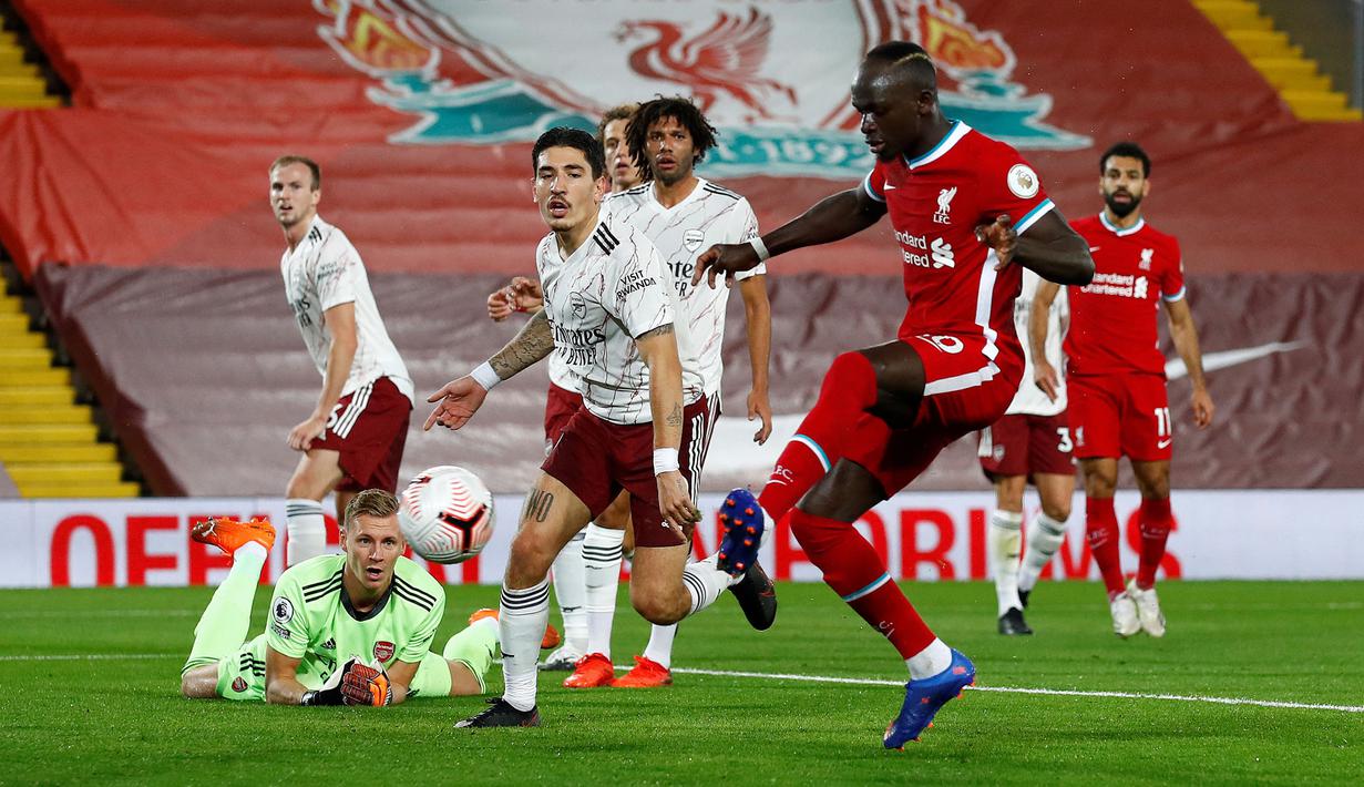 Duet Salah di lini depan Liverpool, Sadio Mane tercatat mampu mencetak 20 gol di ajang Liga Champions. Mane juga berjasa membawa Liverpool memenangi ajang tersebut pada 2018 lalu dan mengantarkan negaranya, Senegal mencapai runner-up piala Afrika 2019. (AFP/Pool/Jason Cairnduff)