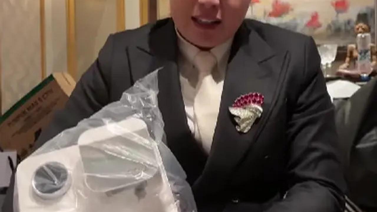 Intip Detail Souvenir Resepsi Luna Maya dan Maxime di Jakarta, Ada Mesin Kopi hingga Skincare
