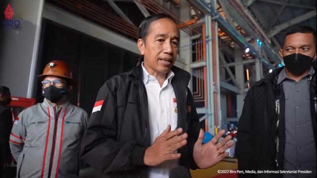 Presiden Joko Widodo atau Jokowi angkat bicara mengenai kepastian kenaikan harga BBM Subsidi.