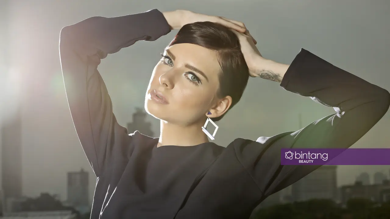 Terlihat Gemas dengan Tampilan Makeup Twiggy