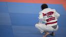 Atlet ju-jitsu Indonesia, Simone Julia, usai melawan atlet Mongolia, Udval Tsogkhuu, pada perebutan perunggu Asian Games XVIII di JCC Senayan, Jakarta, Sabtu (25/8/2018). Kalah, dirinya gagal mendapatkan medali. (Bola.com/Vitalis Yogi Trisna)