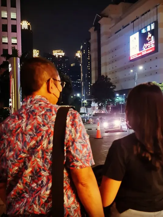 <p>Di kesehariannya, Khirani putri Mayangsari begitu lengket dan tak segan tunjukkan rasa sayangnya pada sang ayah, Bambang Trihatmodjo. (FOTO: instagram.com/mayangsari_official/)</p>