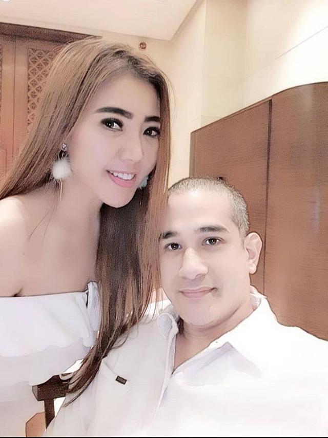 Potret mesra Okan Cornelius dan Mey Lee