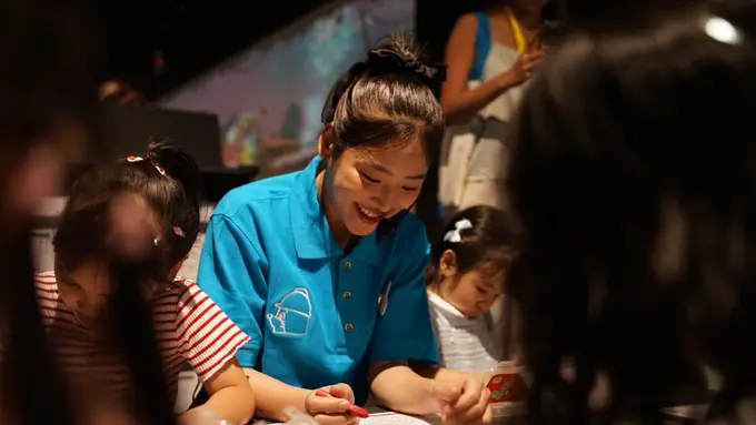 Bukti Taman Bermain Bukan Cuma untuk Anak-Anak, Haruka Nakagawa Bermain di Playground Digital Interaktif Asal Jepang