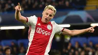 3. Donny van de Beek (40 juta euro) -  Gelandang berusia 23 tahun ini menjadi pembelian terbaru Manchester United pada bursa transfer musim panas. Donny van de Beek dilabuhkan Manchester United dari Ajax dengan transfer mencapai 40 juta euro. (AFP/Glyn Kirk)