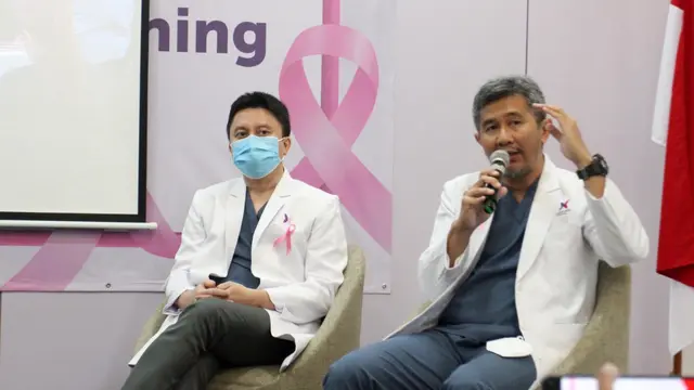 dr Bob Andinata, SpB Onk dan dr Semuel Manangka, SpRad (K) RI