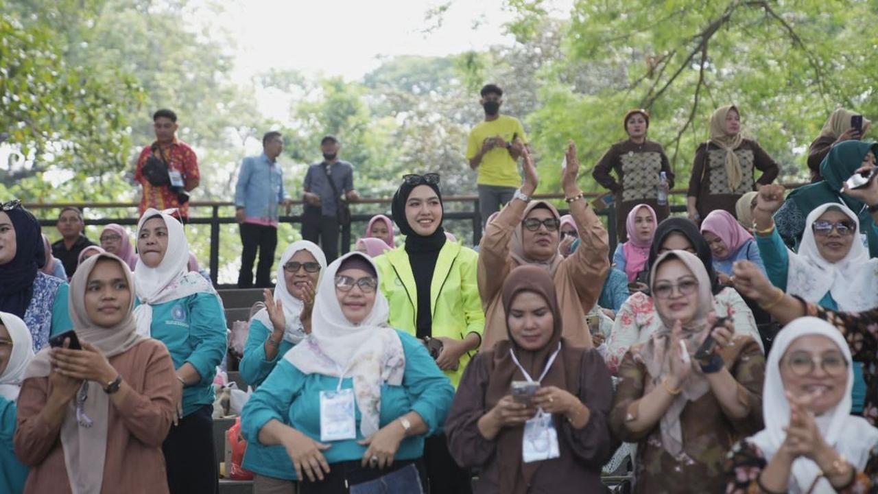 PKK Taliabu Wakili Maluku Utara dalam Puncak HKG 52 di Solo
