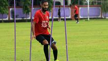 Gelandang Bali United, Marcos Flores, tidak masalah diduetkan dengan siapapun di lini tengah Serdadu Tridatu. (Bola.com/Muhammad Qomarudin)