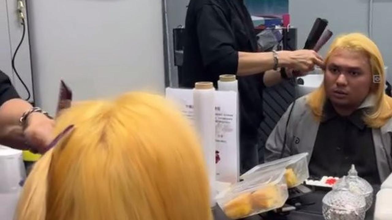 Ngakak, Cerita Keanu Agl Cat Rambut di Luar Negeri, Masih Proses Bleaching Salon Malah Tutup - Bikin Frustasi