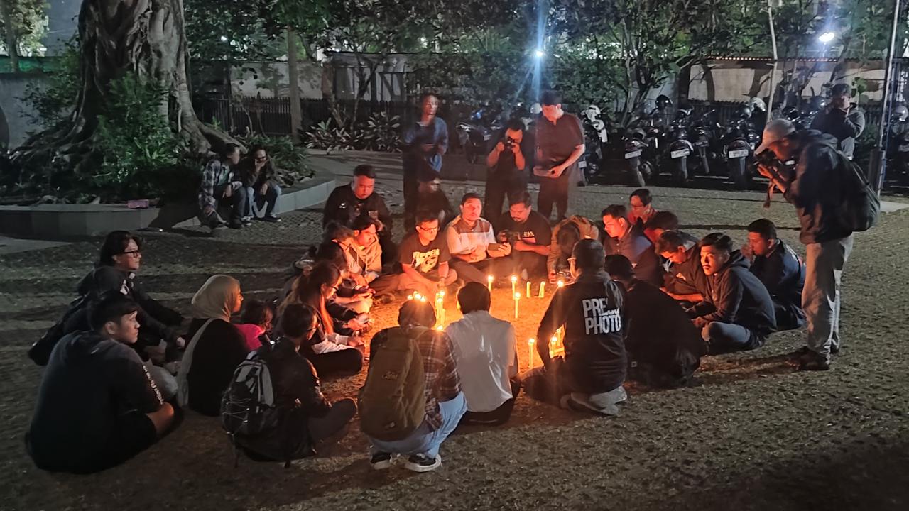 Lilin Menyala, Doa Mengalir untuk Lima Jurnalis Hilang di Selat Sunda