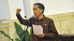 Presiden Jokowi memberikan pidato saat penandatangan nota kesepahaman (MoU) tentang Gerakan Nasional Penyelamatan SDA di Istana Negara, Jakarta, Kamis (19/3/2015). 29 Kementerian serta 12 pemprov menandatangani MoU tersebut. (Liputan6.com/Faizal Fanani)