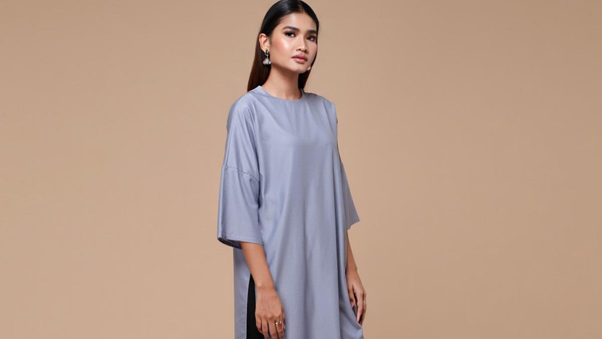 Tubuh Pendek Apakah Cocok Pakai Tunik Panjang? Ternyata Ini Kuncinya Biar Enggak Terlihat Tenggelam