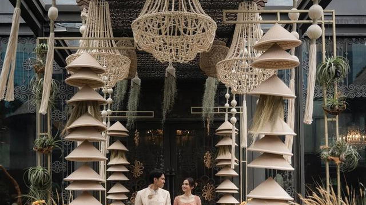 6 Detail Dekorasi Lamaran El Rumi dan Syifa Hadju, Unik dengan Caping Mirip Janur