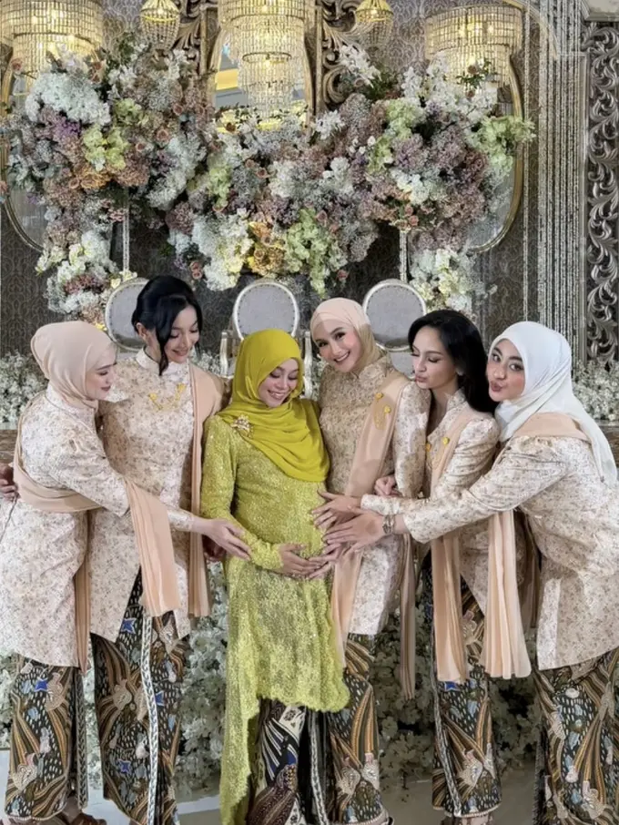 Selebritis saat Jadi Maternity Bestie di Tujuh Bulanan Anak ke-3 Lesti Kejora. [@valtifanka]