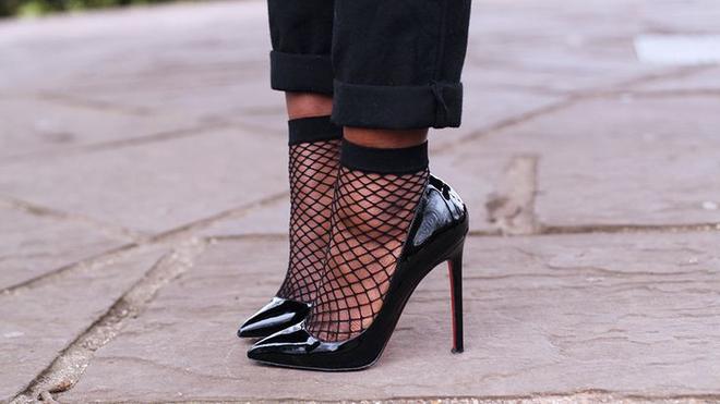 8 Tips Memakai Kaos  Kaki  dan Heels  yang Bikin Penampilan 