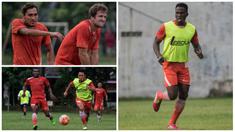 Pada bursa transfer Torabika Soccer Championship 2016, Persija Jakarta berencana melakukan pembenahan skuat dengan menambah pemain asing. Berikut 5 pemain asing yang sedang mengikuti seleksi bersama Macan Kemayoran. (Bola.com/Vitalis Yogi Trisna)