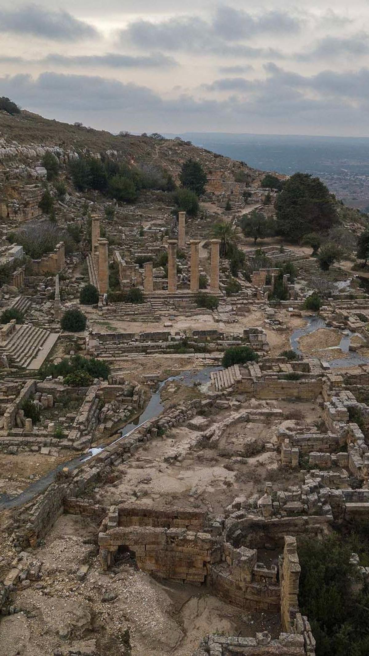 Kirene merupakan kota tua peninggalan Yunani kuno. Kota ini menjadi&nbsp;kota tertua dan terpenting di antara lima kota Yunani kuno di wilayah Libya.