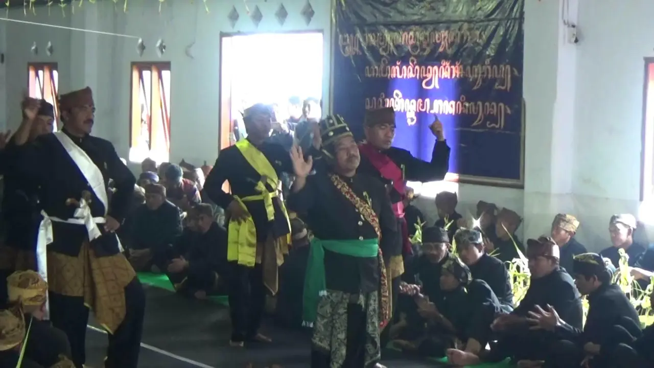 Membuka Hari dengan Tari Sodoran Tengger