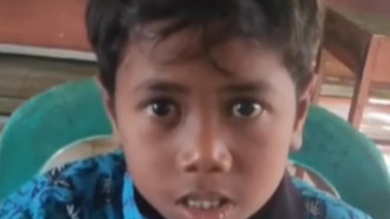 Bocah SD Menangis Ditanya Guru Kenapa Belum Cukur Rambut, Terungkap Ditinggal Ayah Ibu Jadi TKI Sejak Umur 3 Tahun