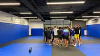 Sesi sparring partner MMA Fight Academy yang berlangsung di San Diego, Amerika Serikat, Jumat (14/4/2023). (Marco Tampubolon/Liputan6.com)