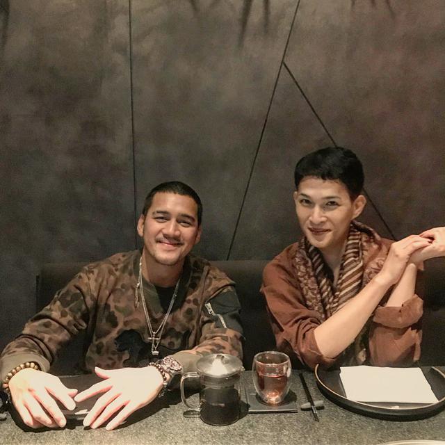 6 Momen Kebersamaan Oscar Lawalata dan Mario Lawalata, Saling Dukung