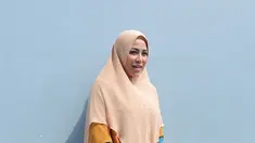 Tidak tanggung-tanggung, Cinta Penelope memakai Hijab panjang yang begitu syar'i, berubah 180 derajat dari penampilannya dulu. (KapanLagi.com/Budy Santoso)