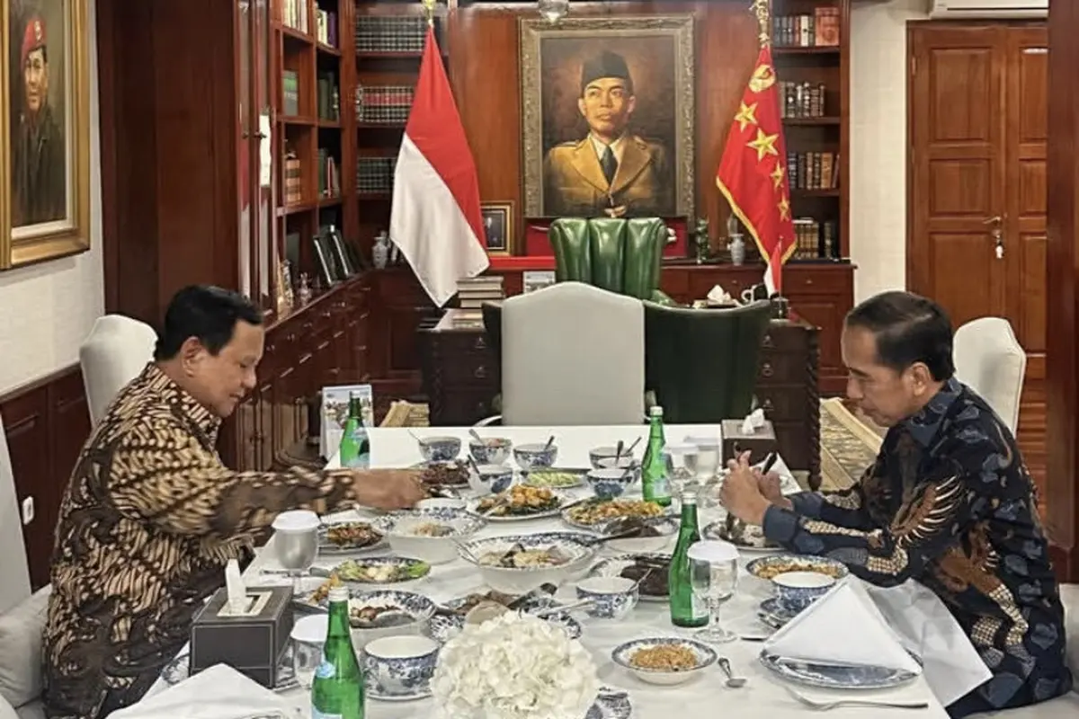 Presiden ke-7 Republik Indonesia, Joko Widodo (Jokowi) bertemu Presiden Prabowo Subianto di Kertanegara. (IG @jokowi).
