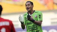 Kiper Bali United, Wawan Hendrawan, saat melawan Persija Jakarta pada laga Piala Indonesia 2019 di Stadion Wibawa Mukti, Minggu (5/5). Persija menang 1-0 atas Bali United. (Bola.com/M Iqbal Ichsan)