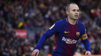 4. Andres Iniesta (Barcelona) - Iniesta adalah salah satu gelandang tengah terbaik di generasinya. Pemain jebolan La masia ini dikenal sebagai gelandang dengan umpan akurat yang memanjakan striker di depan gawang. (Josep Lago)