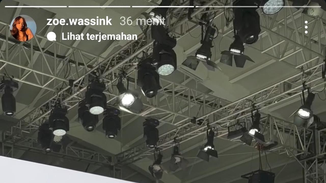 Momen yang paling dinanti pun tiba ketika ibu satu anak itu melangkah anggun di runway, memukau seluruh penonton.<br>