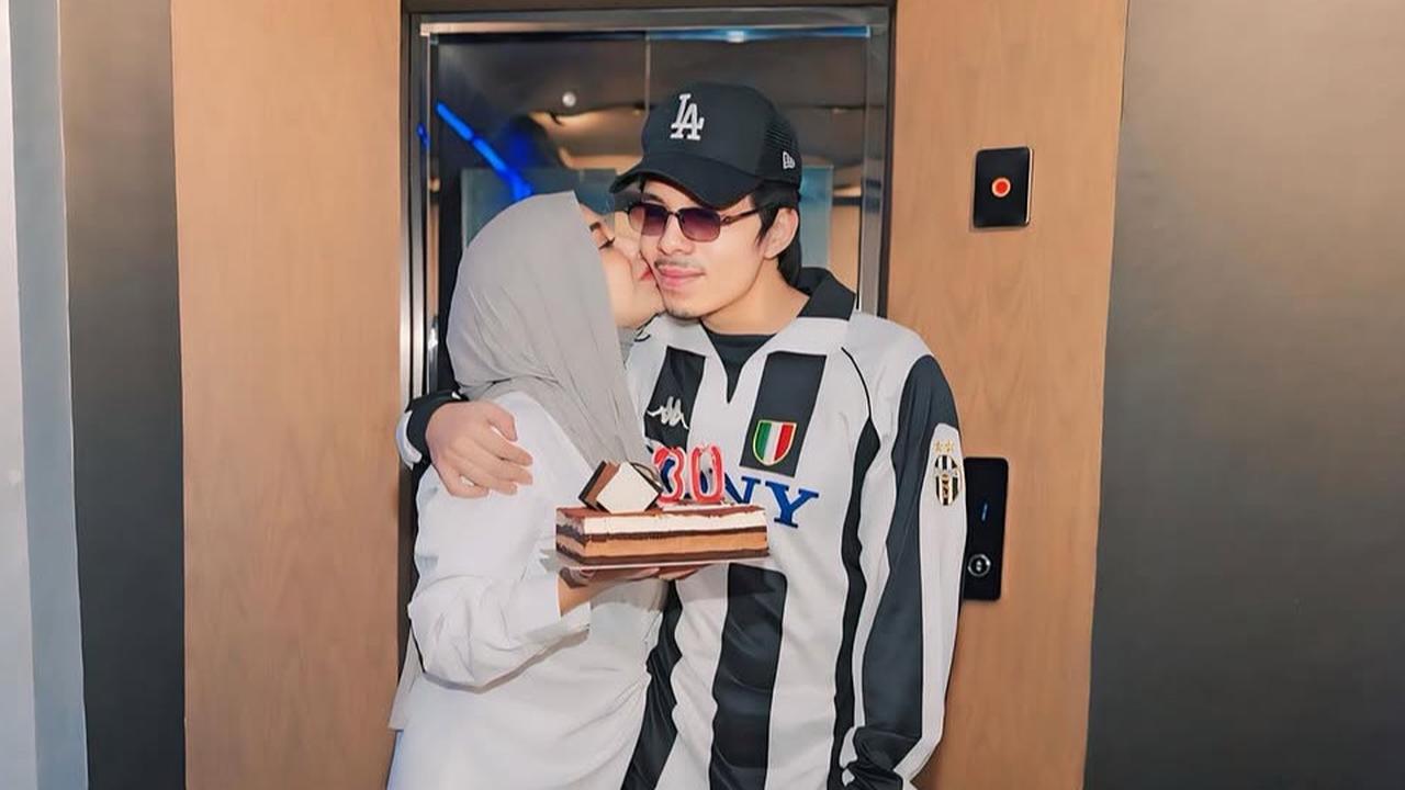 Gombalan Maut Atta Halilintar di Instagram, Sebut Aurel Hermansyah Hiu Laut yang Buat Hidupnya Lebih Berwarna