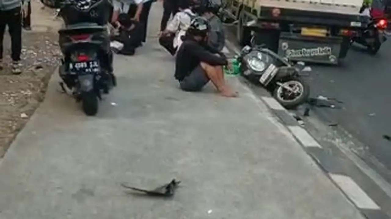 Direktorat Lalu Lintas (Dirlantas) Polda Metro Jaya menempatkan Electronic Traffic Law Enforcement atau ETLE mobile di Jalan Raya Lenteng Agung, Jagakarsa, Jakarta Selatan.