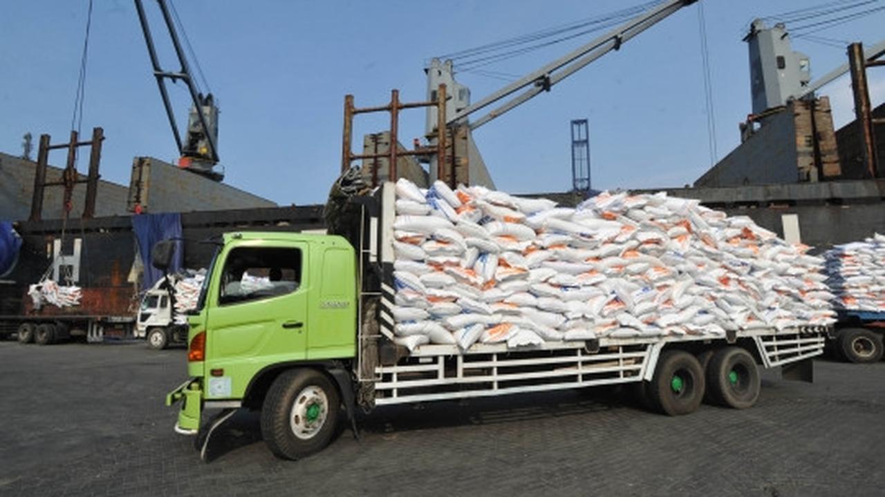 27 Ribu ton beras asal Vietnam tiba di Tanjung Priok