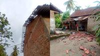 Rumah warga di Lampung rusak diterjang badai