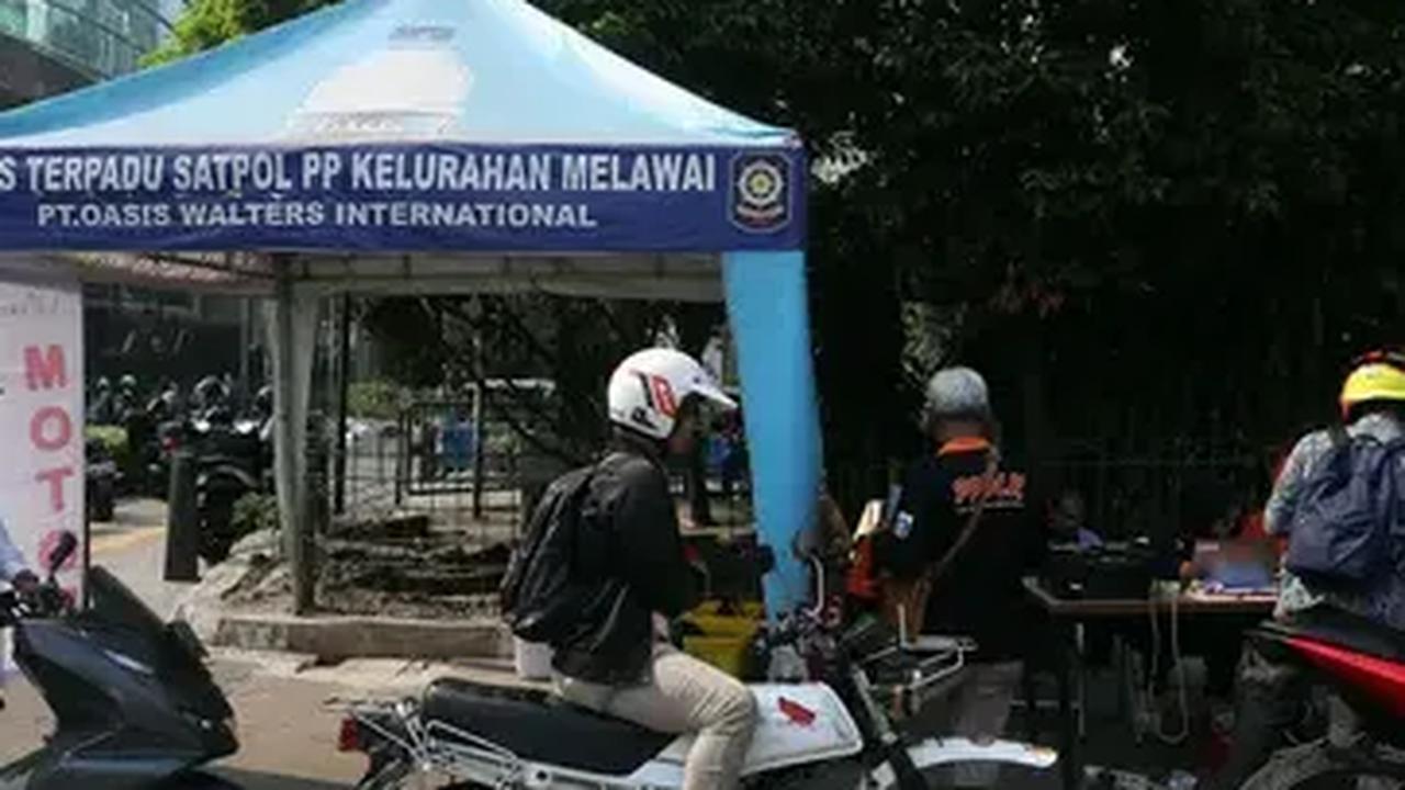 "Secara serentak melakukan kegiatan pengujian emisi di wilayah DKI, ada 5 titik dan masyarakat saya rasa sudah mengetahui bahwa hari ini sudah berlaku pengenaan sanksi tilang," kata Doni.<br>