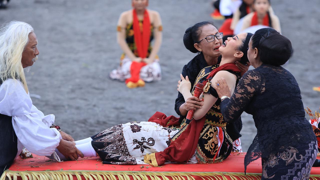 Dari Papua hingga Amerika, Penari Diaspora Merinding Ikuti Prosesi Meras Gandrung di Banyuwangi