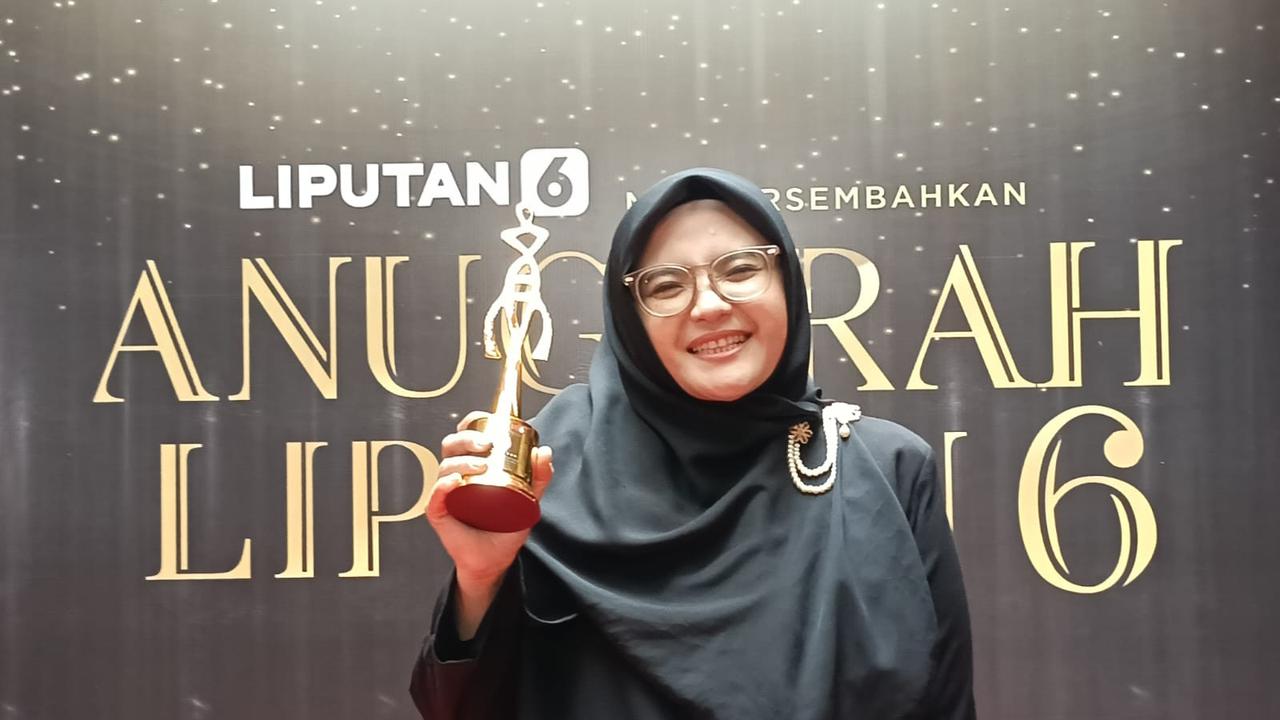 Findy Oktavian Raih Piala Anugerah Perempuan Hebat 2025, Berdayakan Perajin Lewat Daster