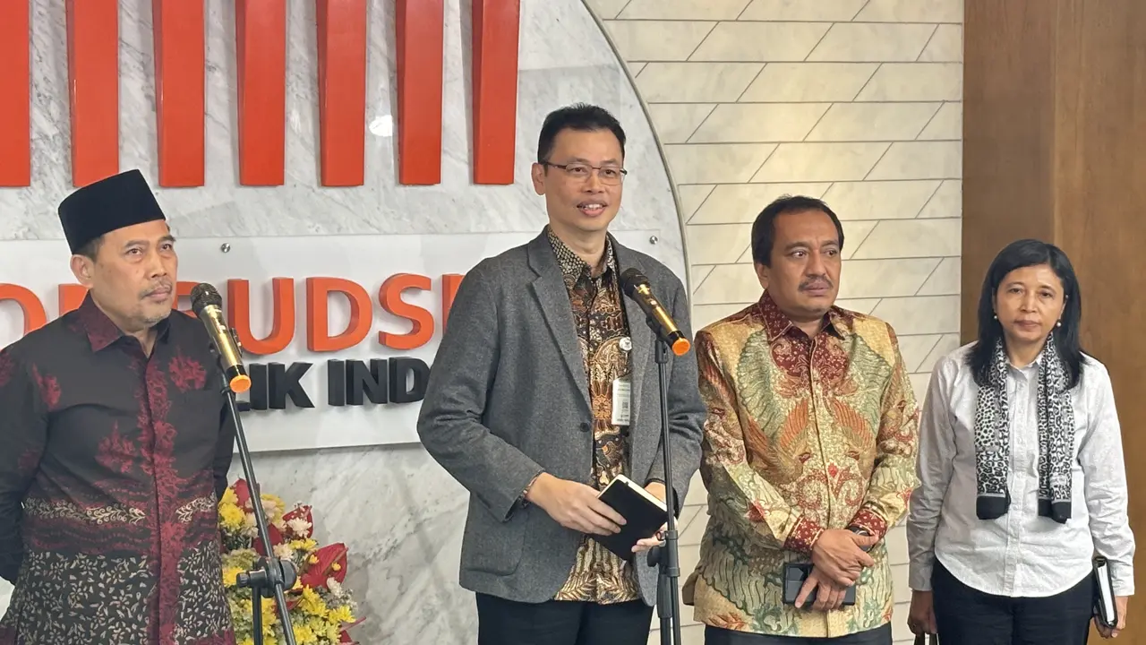 Konferensi pers terkait proses penjaringan anggota Ombudsman periode 2026-2031 di kantor Ombudsman, Jakarta, Jumat (11/7/2025). (Foto: Liputan6.com/Tira Santia)