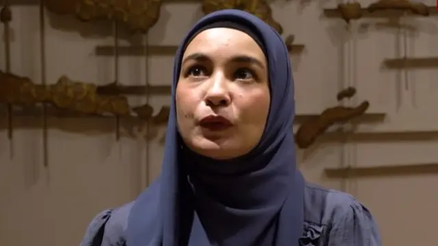 Shireen Sungkar dalam film 'Independence by Design' (YouTube/Ana Sofa Yuking)