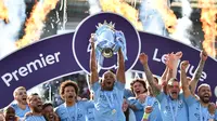 Musim 2018/2019. Dua tim yang bersaing memperebutkan gelar juara adalah Manchester City dan Liverpool. Hingga pekan ke-37, Man City mengoleksi 95 poin dan The Reds mengumpulkan 94 poin. Di pekan ke-38 atau pekan terakhir, Manchester City memastikan juara Liga Inggris usai menang 4-1 atas Brighton and Hove Albion meskipun Liverpool juga menang 2-0 atas Wolverhampton. Perolehan poin terakhir, Manchester City tetap unggul 1 poin, 98 berbanding 97. (AFP/Glyn Kirk)