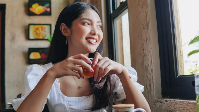 wanita juli agar tidak overthinking