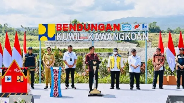 Presiden Joko Widodo saat meresmikan bendungan Kuwil di Kabupaten Minahasa Utara, Sulut, Kamis (19/1/2023).