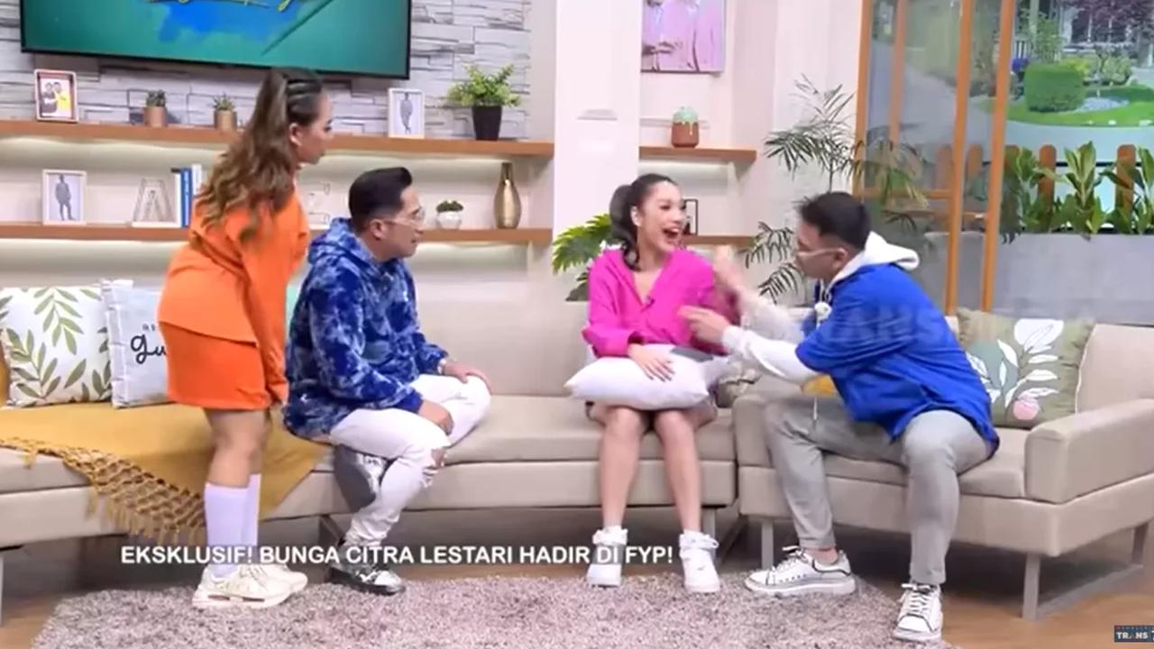 Sebelumnya, Raffi Ahmad sempat bertemu dengan BCL saat menjadi tamu di program acara yang dibawakannya. Saat itu, Raffi melihat BCL mengenakan cincin berlian pemberian dari seseorang.<br>
