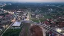 Foto udara memperlihatkan progres pembangunan jalan layang (flyover) di Tenjo, Kabupaten Bogor, Jawa Barat, Senin (11/8/2025). (merdeka.com/Arie Basuki)