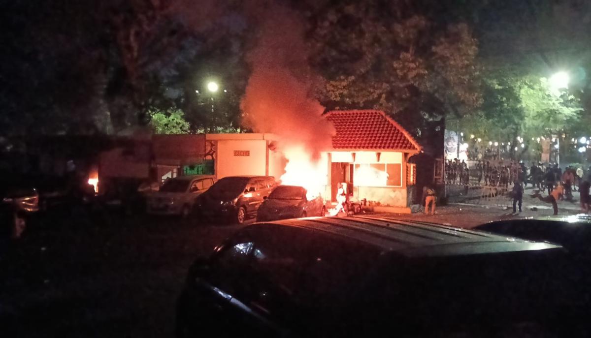 Gedung Setwan DPRD Solo Ludes Dibakar Massa