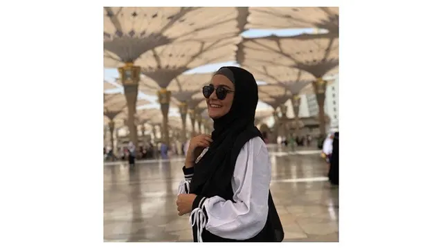 6 Potret Amanda Rawles Pakai Hijab, Tuai Pujian