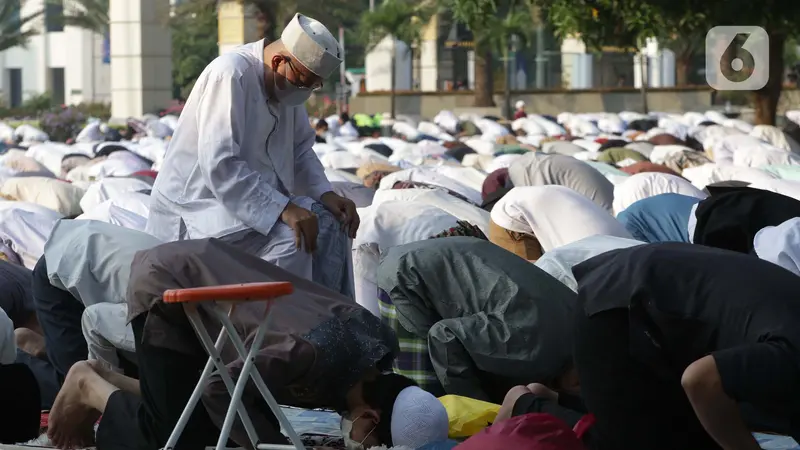 Apa Hukumnya Sholat Jumat di Hari Raya Idul Fitri? Mengingat Umat Muslim Sudah Melaksanakan Sholat Idul Fitri di Pagi Hari. Apakah Tetap Wajib Sholat Jumat bagi yang Telah Sholat Idul Fitri? Lebaran versi Muhammadiyah Jatuh pada 21 April 2023 (Liputan6.com/Helmi Fithriansyah)